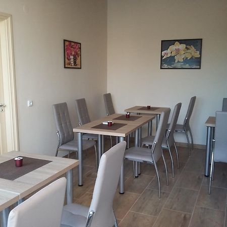 Ferienwohnung Fonix Apartman Gyula Exterior foto