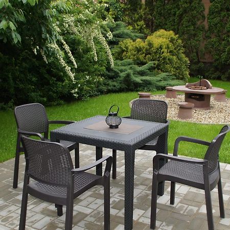 Ferienwohnung Fonix Apartman Gyula Exterior foto