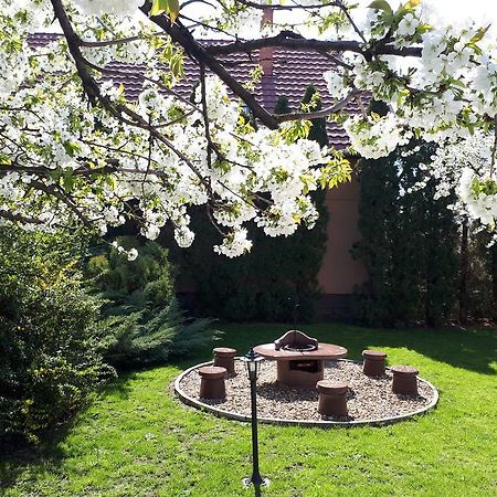 Ferienwohnung Fonix Apartman Gyula Exterior foto