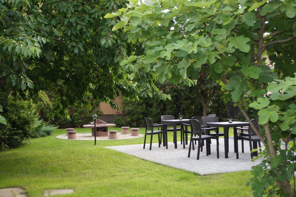 Ferienwohnung Fonix Apartman Gyula Exterior foto