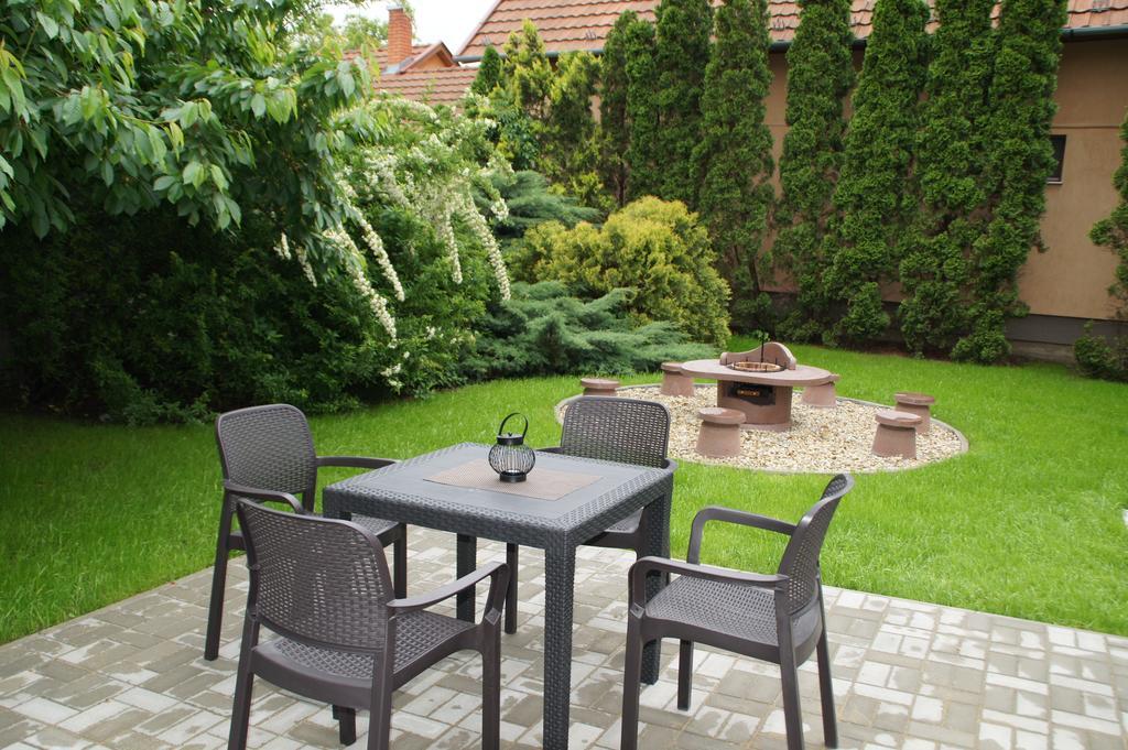 Ferienwohnung Fonix Apartman Gyula Exterior foto