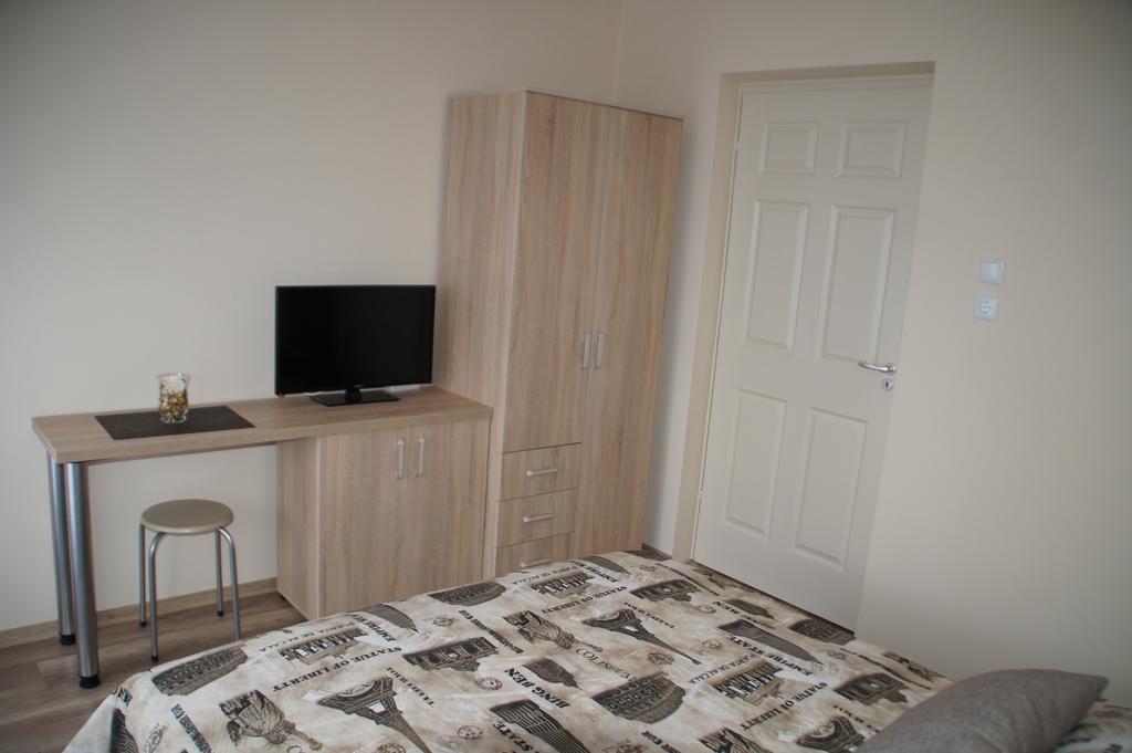 Ferienwohnung Fonix Apartman Gyula Exterior foto