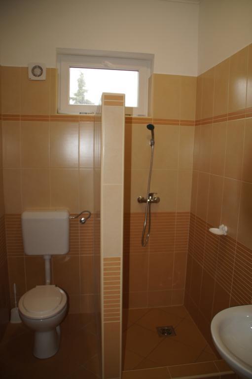 Ferienwohnung Fonix Apartman Gyula Exterior foto