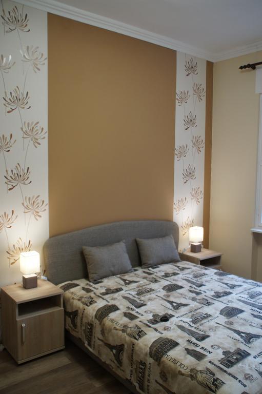 Ferienwohnung Fonix Apartman Gyula Exterior foto