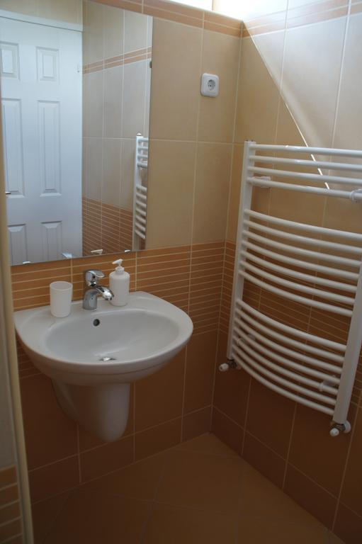 Ferienwohnung Fonix Apartman Gyula Exterior foto