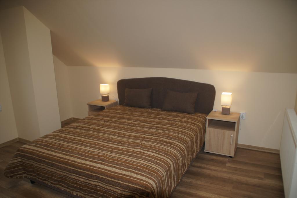 Ferienwohnung Fonix Apartman Gyula Exterior foto