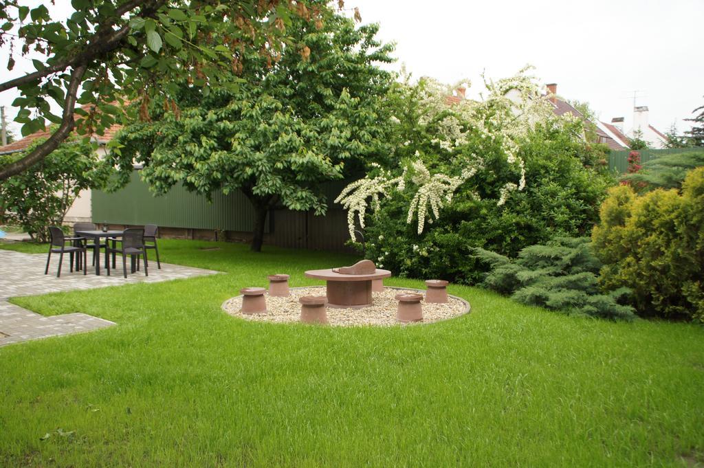 Ferienwohnung Fonix Apartman Gyula Exterior foto